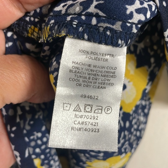 LOFT Navy and yellow Floral Top. Sz Large . NEW condition - Picture 5 of 5